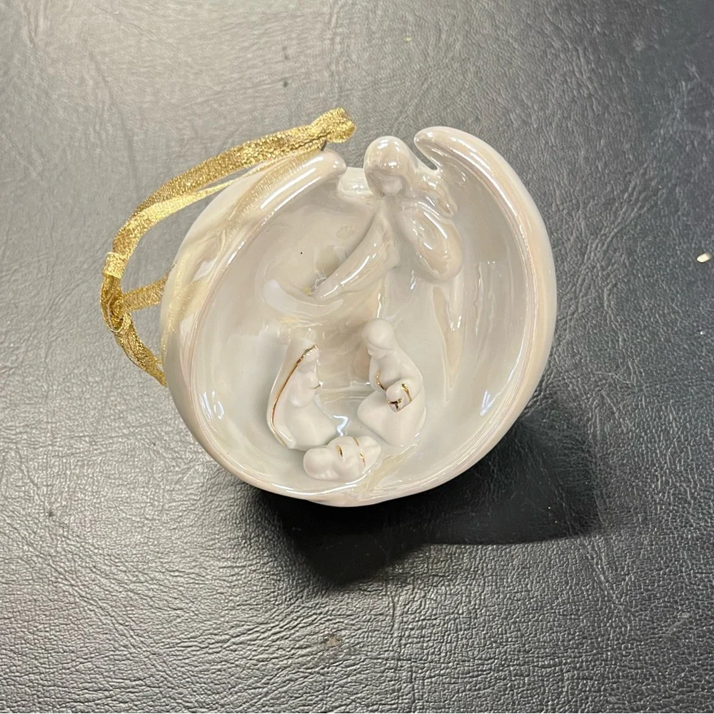 Porcelain nativity ornament by Appletree - Picture 6 of 9